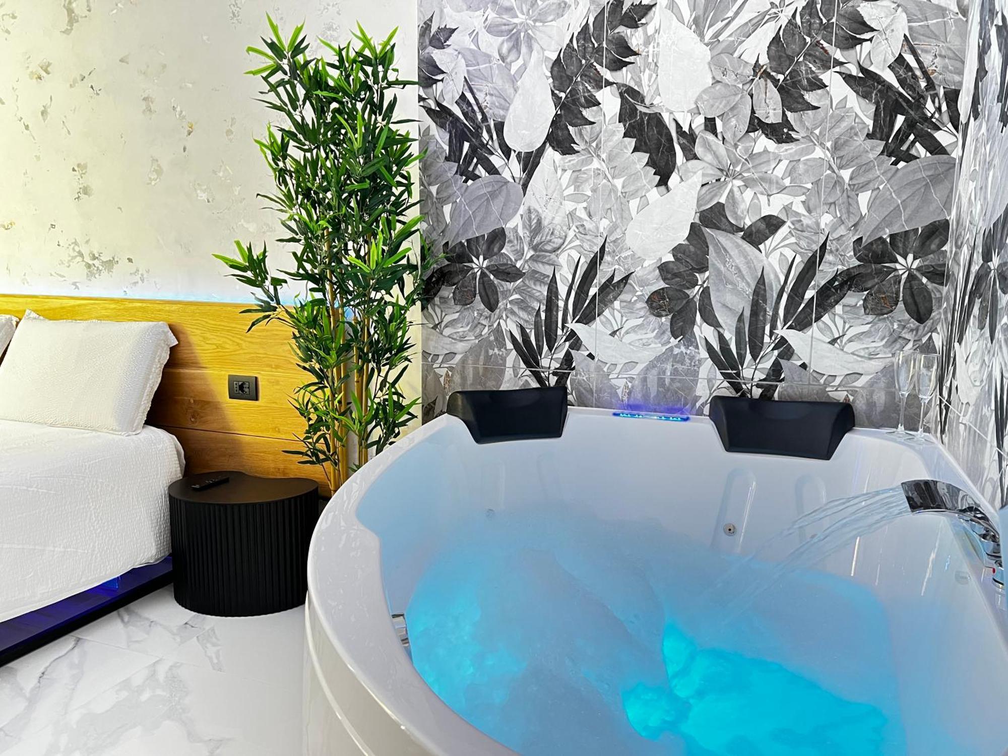 Guest house Ese Luxury - Elegant Jacuzzi Suite, Quiet&central